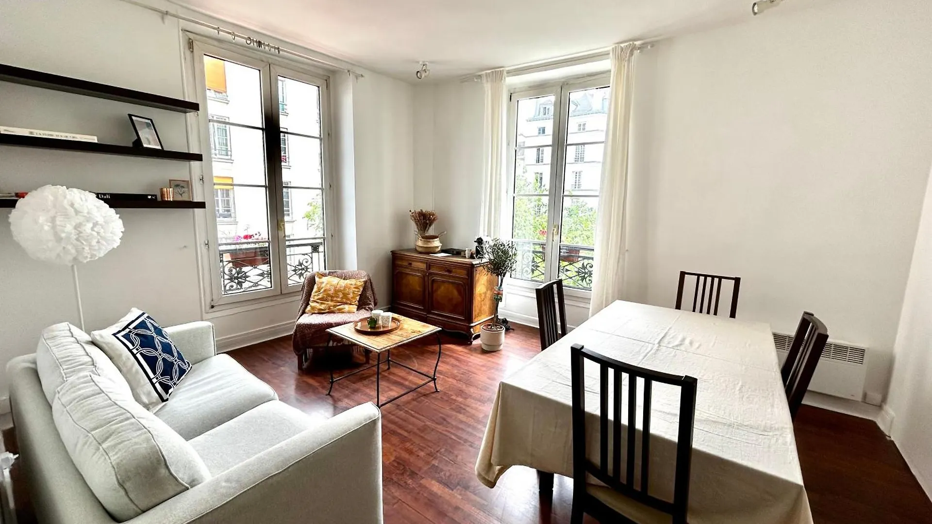 Apartment En Plein Coeur Du Marais Paris